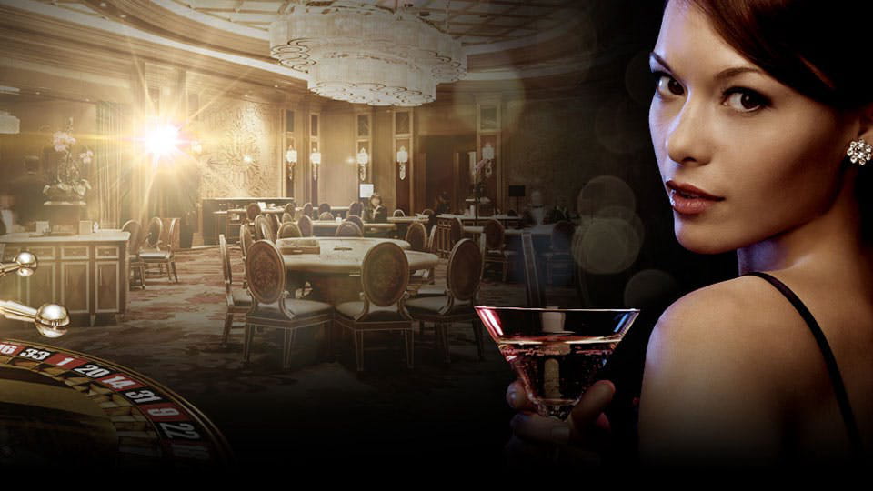 Salon VIP du Casino avec une fille tenant un verre à martini